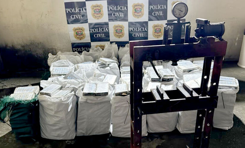 Depósito com uma tonelada de cocaína é encontrado no Guarujá