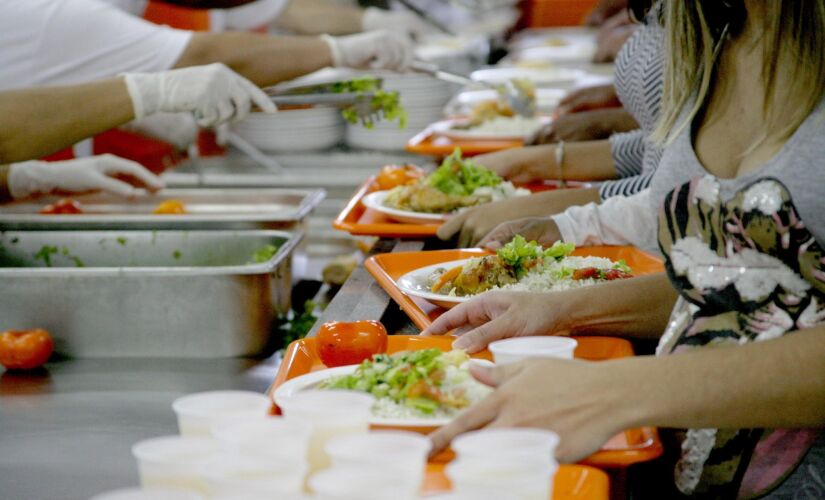 Servindo pratos típicos, todas as unidades vão funcionar nos dias 24 e 31/12, e servirão apenas o almoço especial