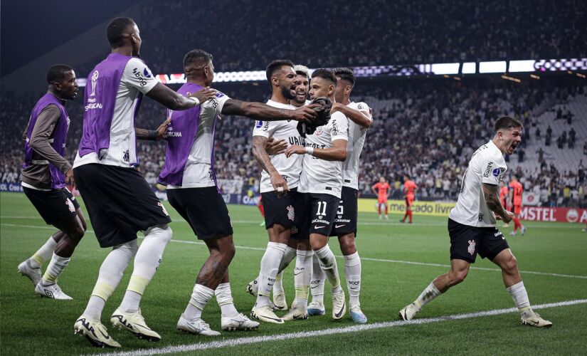 No segundo tempo, o Corinthians teve a vida facilitada com a expulsão de Arévalo e passeou. Yuri Alberto fez o segundo, Romero fez mais um e Pedro Raul marcou o quarto