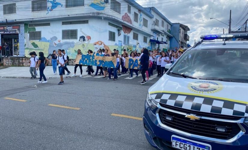 Daí a importância do governo, nas esferas federal, estadual e municipal, cada uma na sua função legal, provendo a segurança da atividade escolar