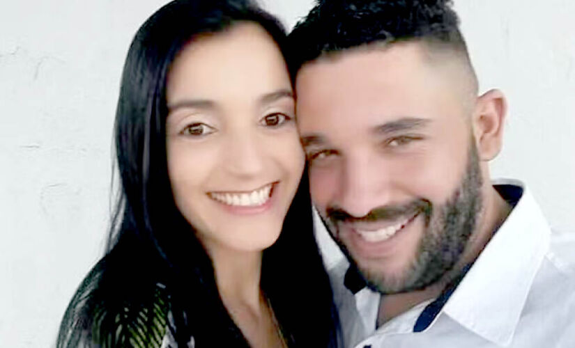 Marcos Vinicius Paulino, de 27 anos, se entregou à polícia, nesta segunda-feira (15), após esfaquear Tatiéle de Cássia dos Reis Gonçalves, 37 anos, sua esposa