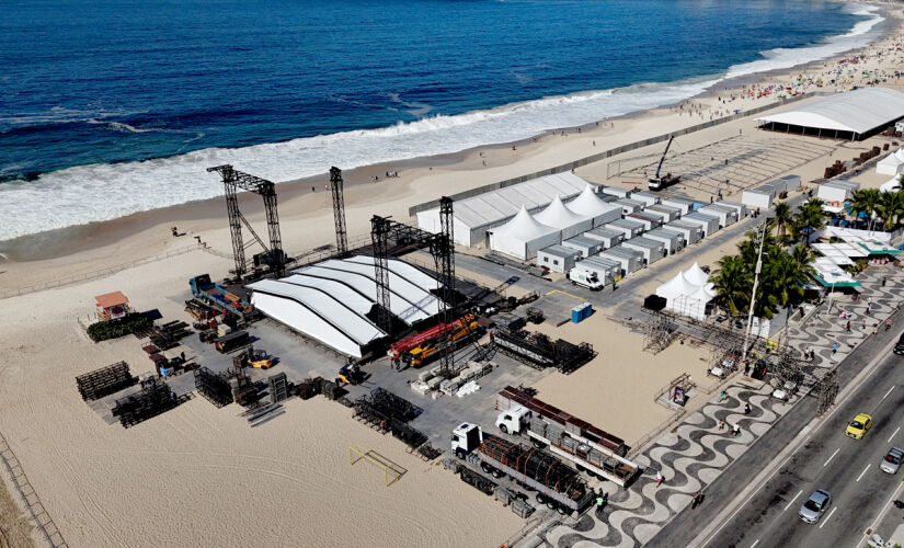 Palco de Madonna em Copacabana começou a ser montado na última sexta-feira (19); estrutura será duas vezes maior que o usado no restante da turnê mundial 'The Celebration Tour'