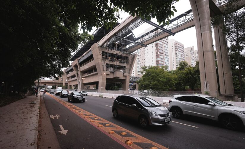 Obra do monotrilho na zona sul de São Paulo