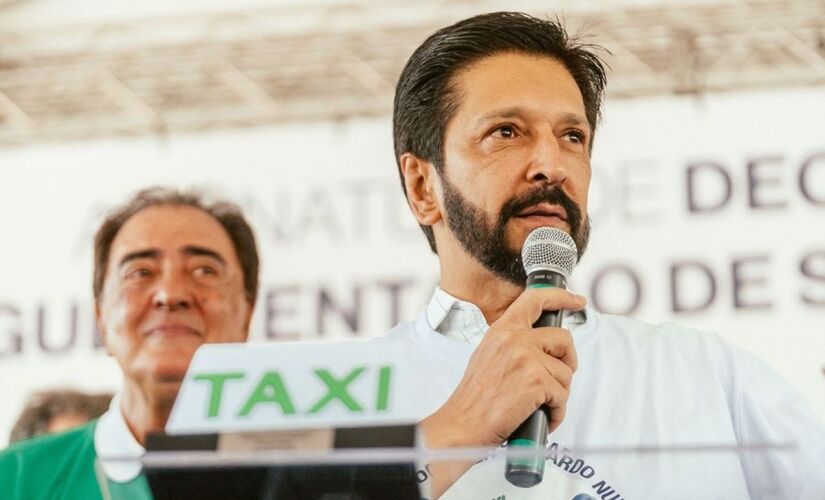 O prefeito Ricardo Nunes durante anúncio aos taxistas