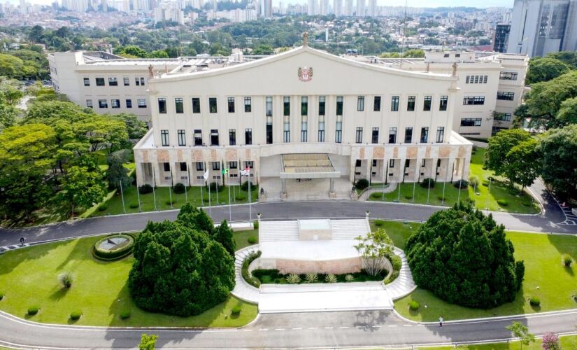 O governador de São Paulo, Tarcisio de Freitas, anunciou que irá transferir a sede administrativa do governo, que atualmente fica no Palácio dos Bandeirantes