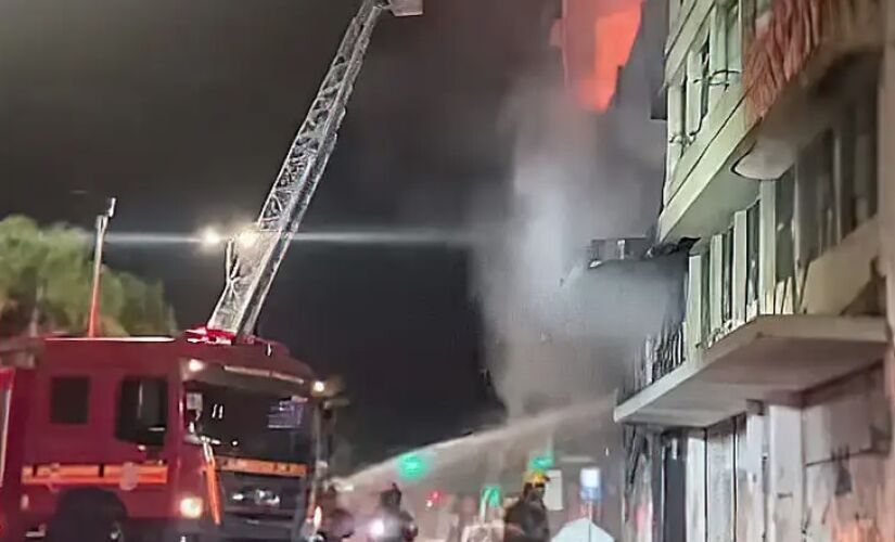 Incêndio em pousada no centro de Porto Alegre deixa 10 vítimas