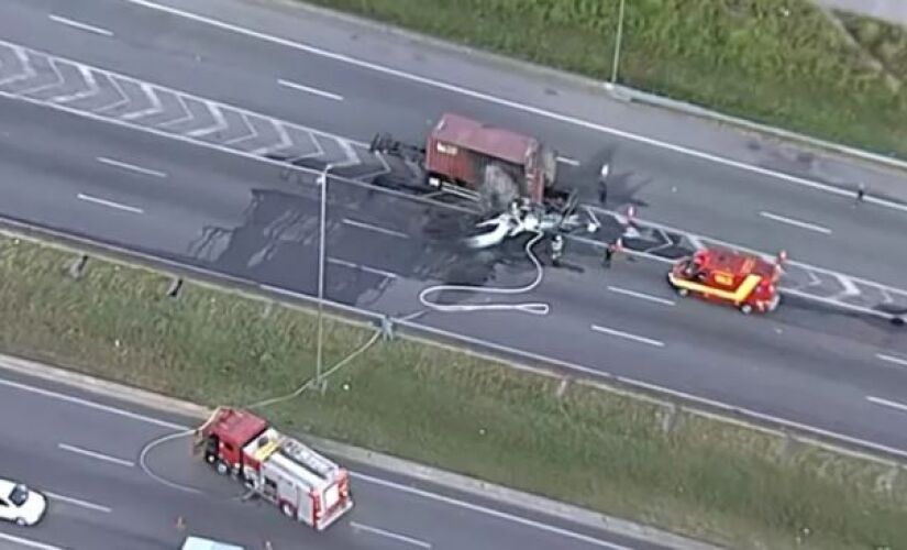 Corpo de Bombeiros controlando as chamas