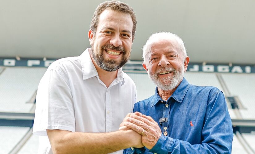 Boulos e Lula durante ato na Neo Química Arena, em São Paulo