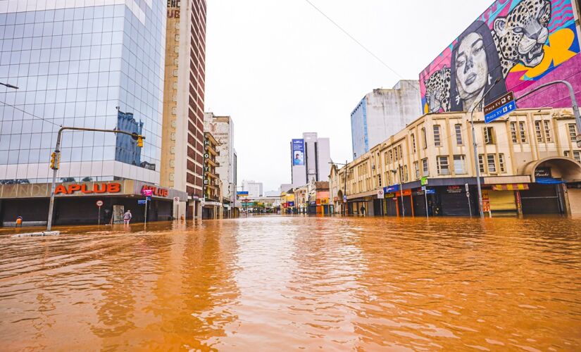 Parte de Porto Alegre ficou debaixo d'água por causa das fortes chuvas