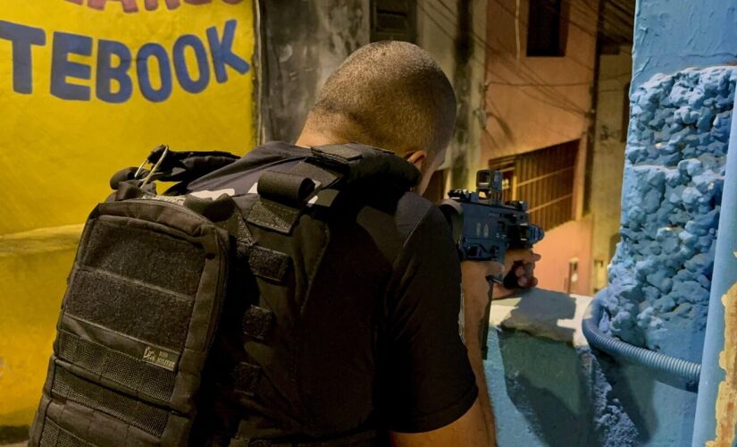 A Polícia Civil de Santo André, na Grande São Paulo, prendeu dois suspeitos de fraude durante uma operação