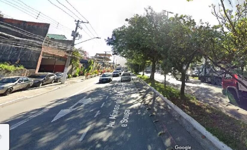 Avenida Afonso de Sampaio e Sousa, onde carro capotou e deixou duas mortes e seis feridos em Itaquera