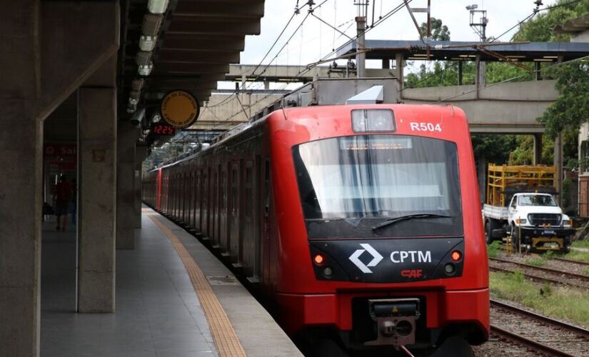 Passageiros que utilizam os transportes da CPTM e do Metrô de São Paulo no começo do dia têm desconto