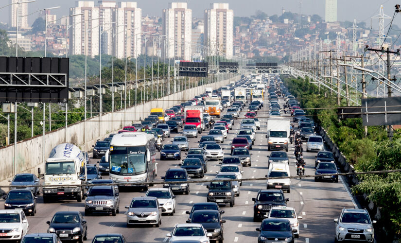 Trânsito marginal Pinheiros chega à meia hora nesta terça (16)