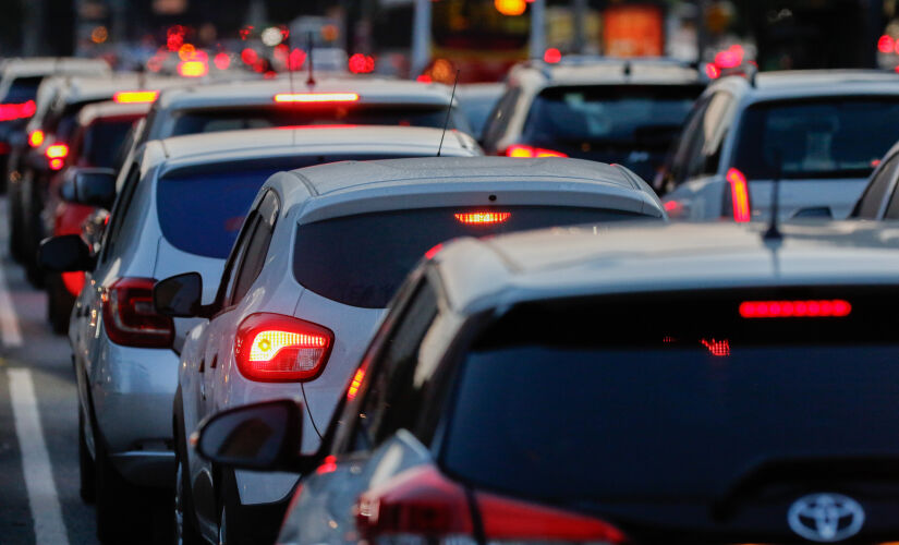 São Paulo soma mais de 600 km de lentidão no final da tarde dessa sexta-feira