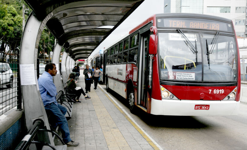 Acompanhe assembleia que decide greve de ônibus em SP