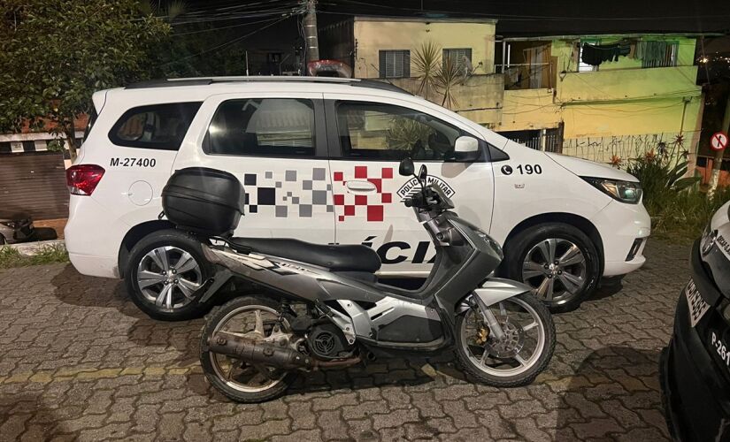 Moto foi apreendida e homem foi preso em flagrante por receptação