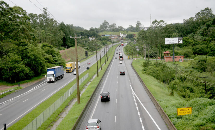 Para a realização dos serviços com segurança, haverá restrição de faixa, o que poderá causar lentidão no local