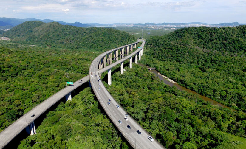 Interligações planalto e baixada com o trânsito fluindo bem, sem trânsito e sem interdições