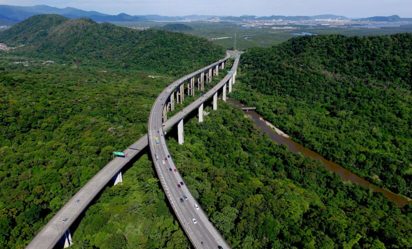 Terceira pista desafogará o trânsito de veículos pesados