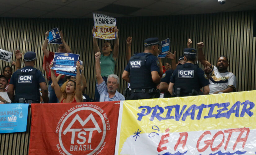 Discussões a respeito da privatização tomaram conta também da sociedade