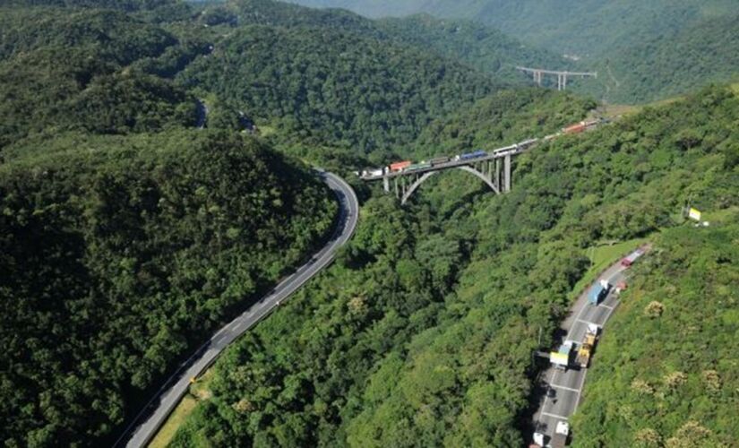Rodovia Anchieta passa por intervenções e parte está bloqueada