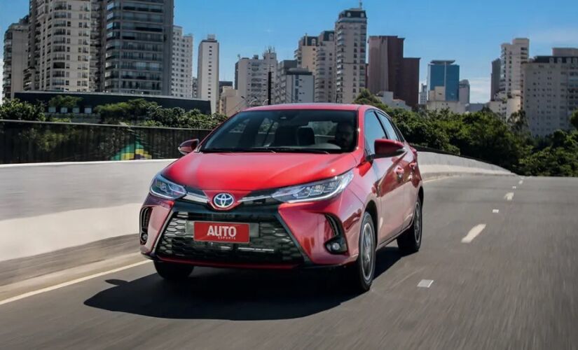 Apenas a versão mais barata de cada carro com câmbio automático foi selecionada