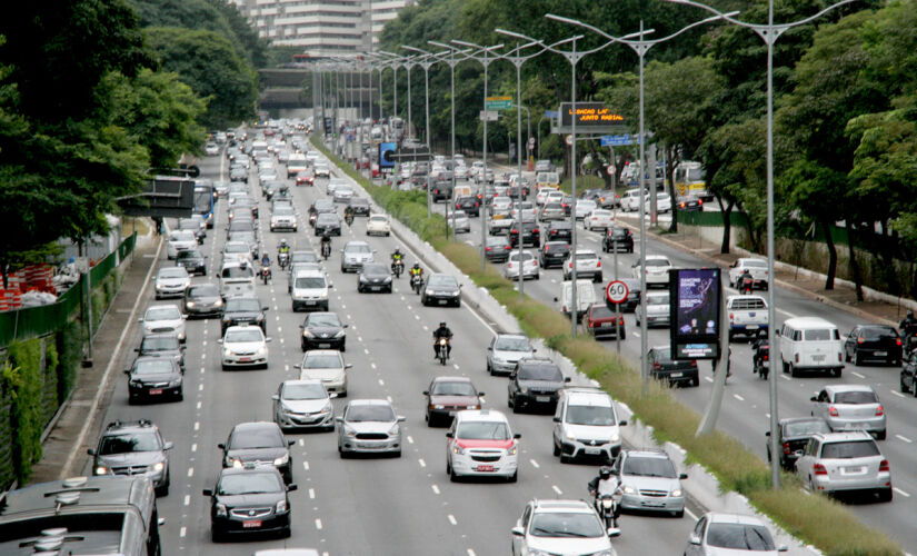 Corredor Norte-Sul com congestionamento nesta terça