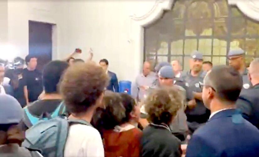 Presença de Tarcísio é motivo de protesto em Faculdade de Direito