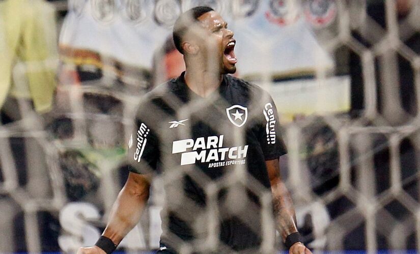 Botafogo venceu o Corinthians na Neo Química Arena