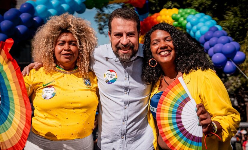 O deputado federal Guilherme Boulos durante a Parada do Orgulho LGBT+