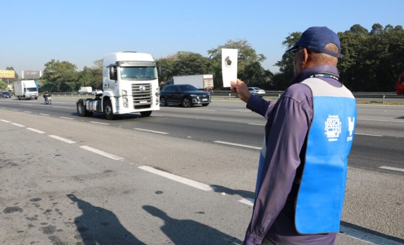 Caça ao diesel: dispositivo da Cetesb identifica veículos produtores de fumaça preta