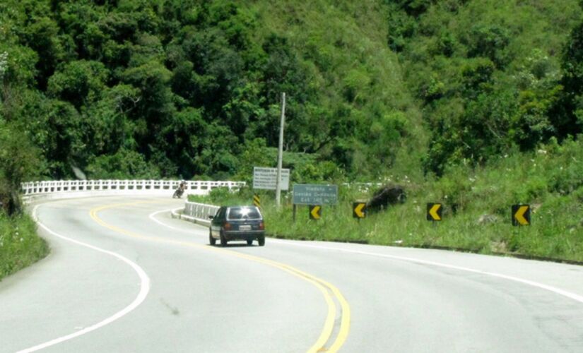 Rodovia Floriano Rodrigues Pinheiro (SP 123), em direção a Campos de Jordão, segue sem congestionamento