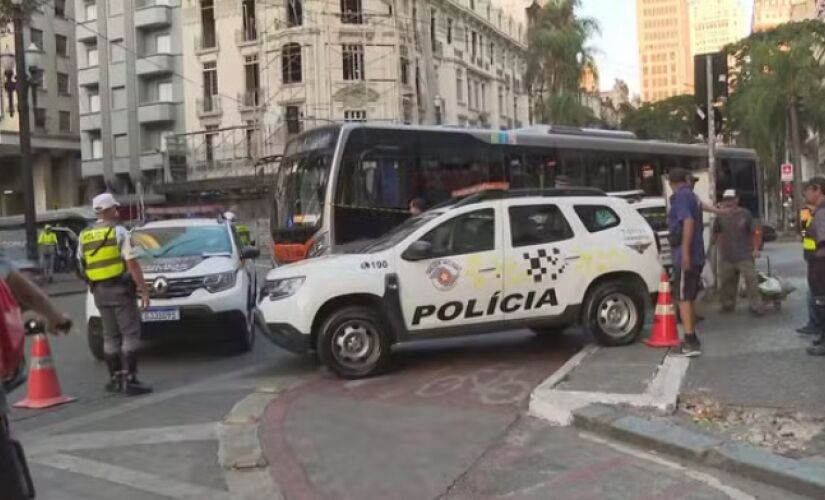 Ônibus atropela e mata idoso de 79 anos no centro de SP