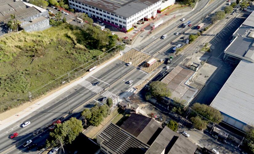 A sinalização entrou em funcionamento por volta das 10h30 desta quarta-feira e fica na altura da avenida José Dini, Chácara Agrindus, interligando com a avenida José André de Moraes, no Jardim Monte Alegre