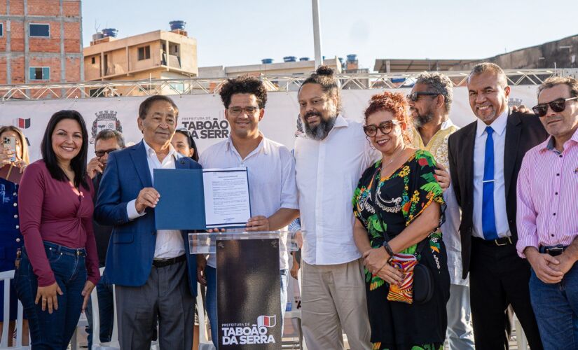 Aprígio homenageia ex-prefeito Dr. Evilásio de Farias com nomeação do futuro Parque Central no Jd. Maria Helena, que será construído com recurso do Governo Federal