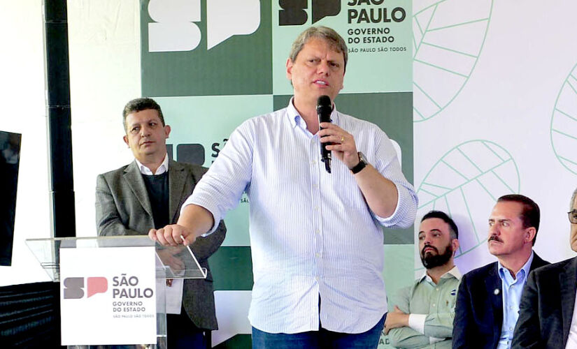 Tarcísio isenta igrejas de pagar impostos de importação de bens