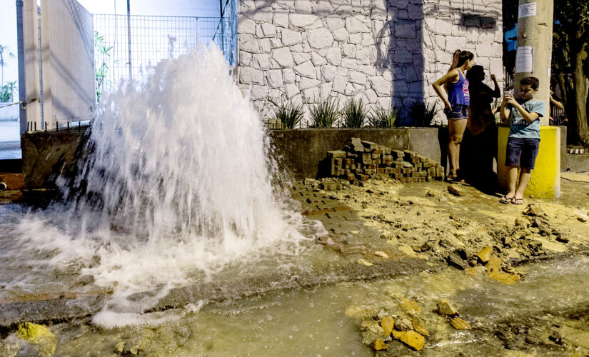 São Paulo desperdiça diariamente o equivalente a 102 piscinas olímpicas de água tratada