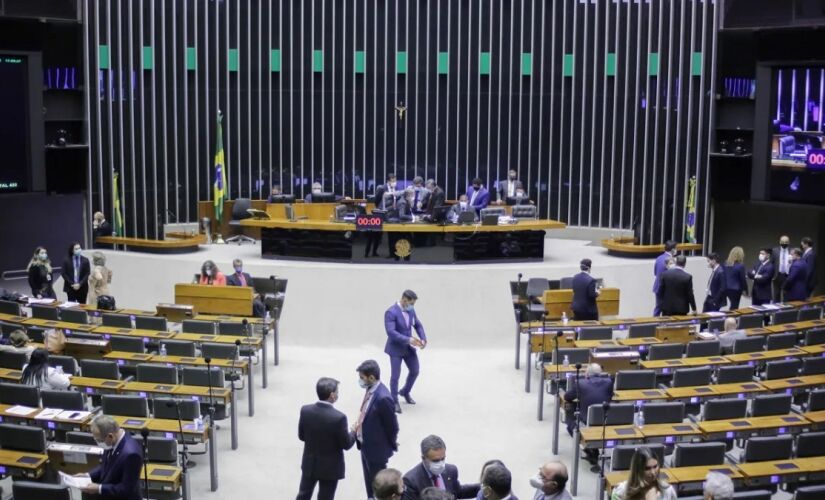 Urgência foi aprovada com o apoio de 302 deputados; 142 foram contra