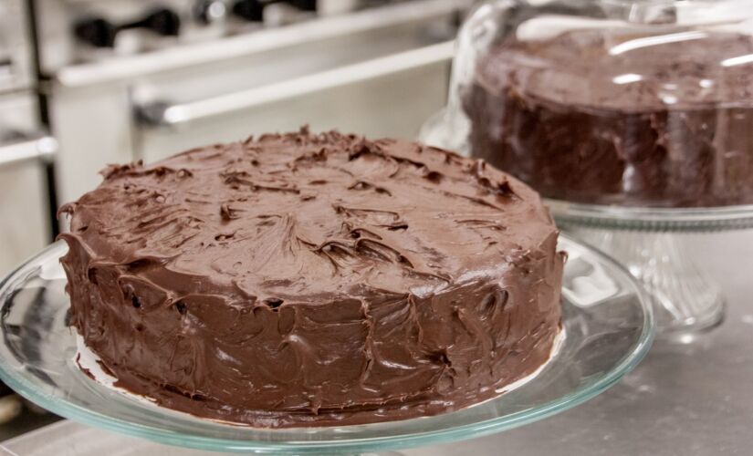 Aprenda a fazer um bolo de chocolate delicioso