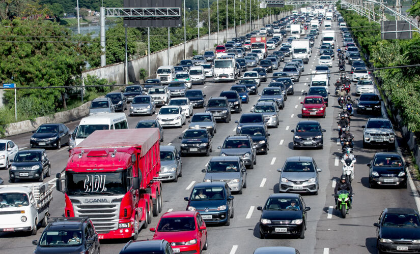 Todas as multas também geram pontos à CNH do condutor.