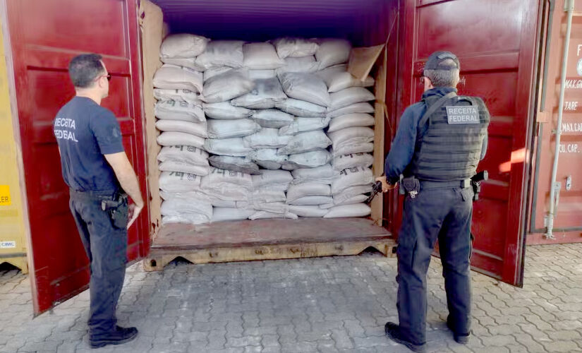 Receita e Polícia Federal apreendem 882 kg de cocaína no Porto de Santos