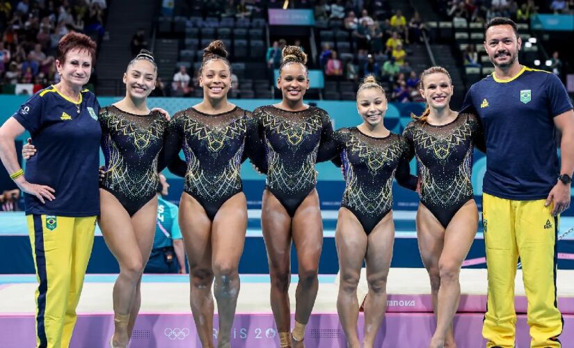 Iryna Ilyashenko, Júlia Soares, Lorrane Oliveira, Rebeca Andrade, Flavia Saraiva e Jade Barbosa e o treinador Francisco Porath Neto