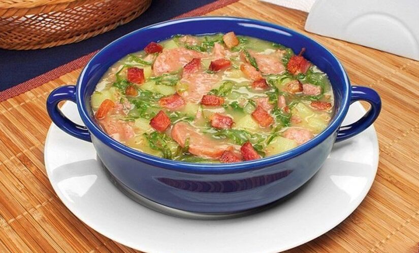 Caldo verde com calabresa