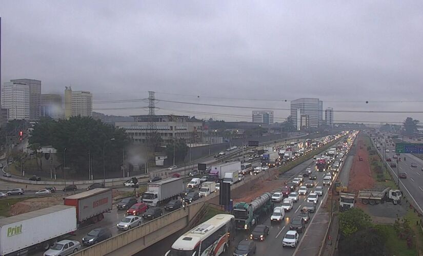 Rodovias acumulam mais de 1 hora de congestionamento nesta quarta (23)