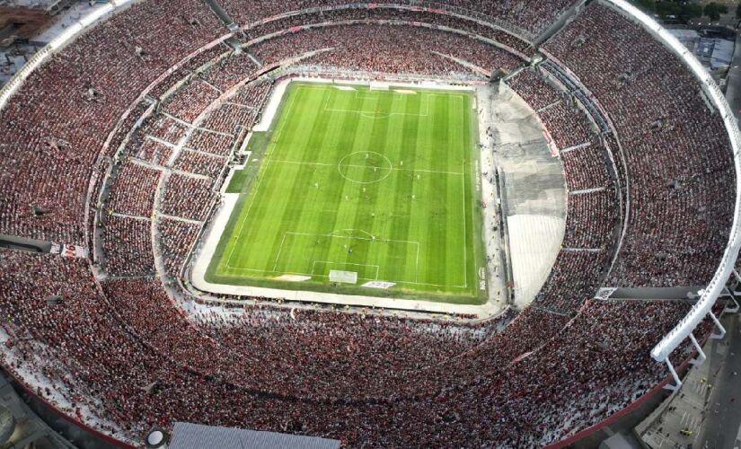 Estádio Monumental de Nuñez, do River Plate, removeu a pista atlética e se tornou o com a maior capacidade da América do Sul