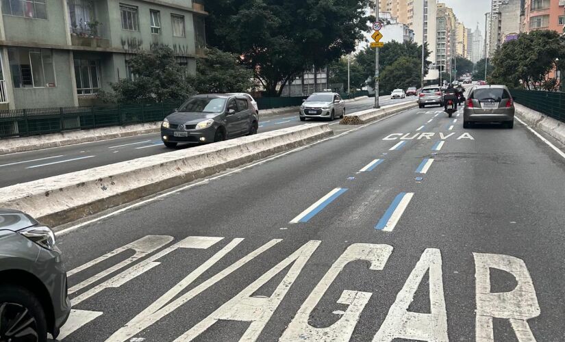 Faixa Azul no Minhocão, região central de São Paulo