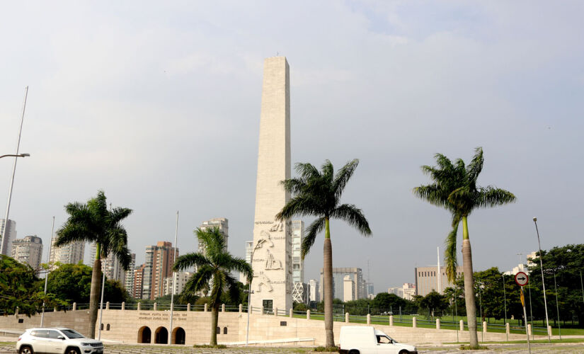 O Obelisco do Ibirapuera é um dos passeios que possibilitam saber mais sobre o feriado de 9 de julho