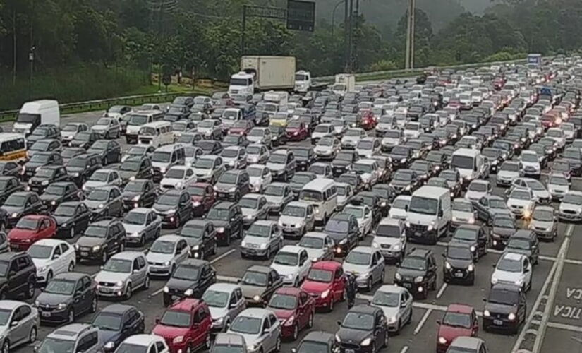 Imigrantes registra 8 km de congestionamento na manhã deste sábado