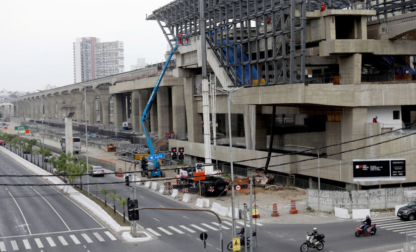 Prometida para a Copa do Mundo do Brasil, em 2014, a conclusão das obras da Linha 17-Ouro do Monotrilho do Metrô, na zona sul de São Paulo, teve a entrega adiada para junho de 2026