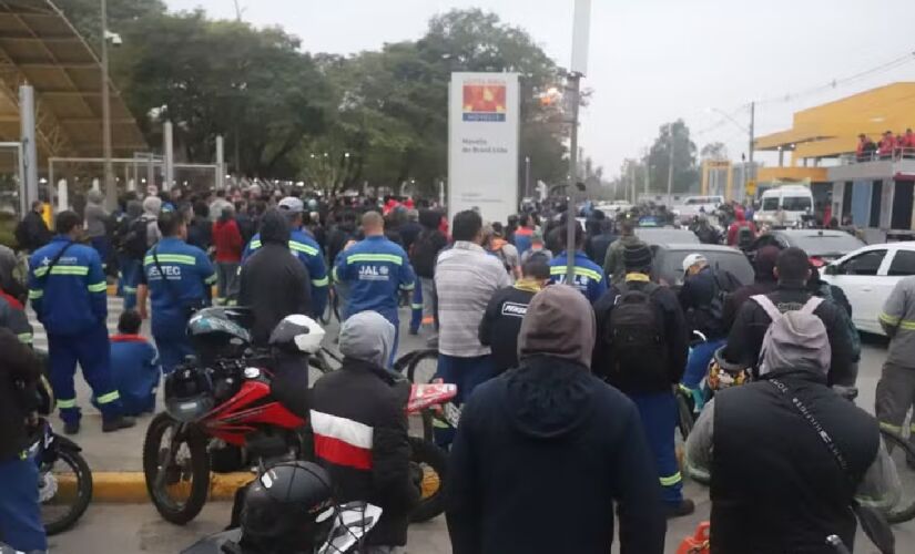 Trabalhadores atrasaram uma hora da entrada no trabalho